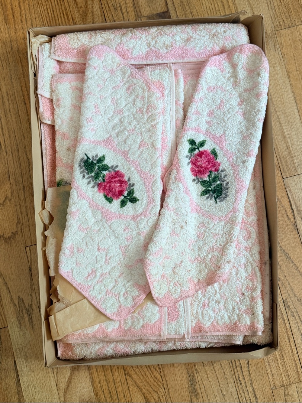 Vintage Cannon Rose Pink and White Floral Terry Towel Set